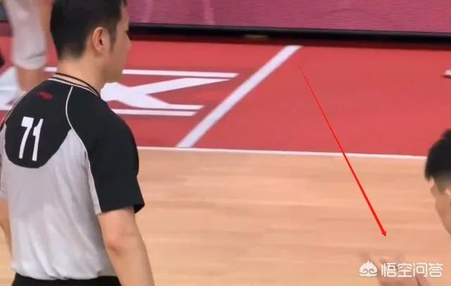 常林驱逐,刘晓宇一直都在裁判旁边鼓掌,为什么会这样?