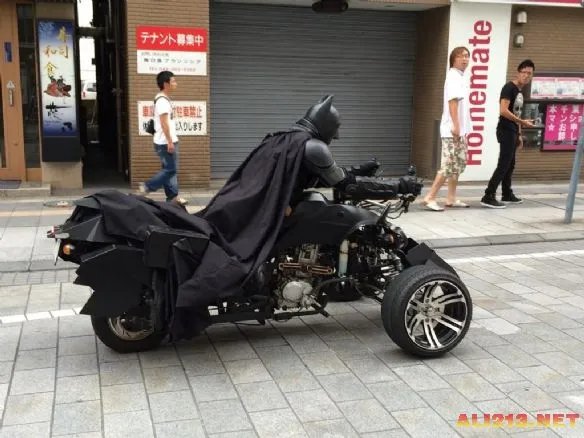 蝙蝠侠现身日本高速公路!只是这个车有点不一样