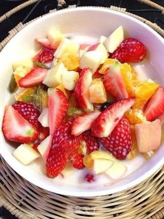 简易草莓沙拉