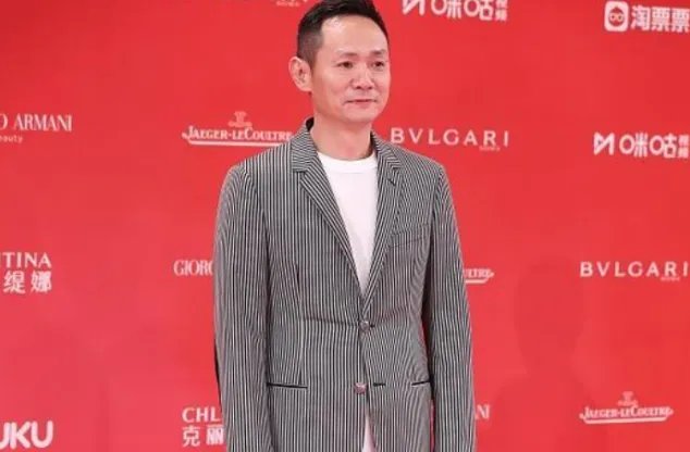 他演过袁隆平,妻子在自己怀里去世,为什么至今仍单身一人?