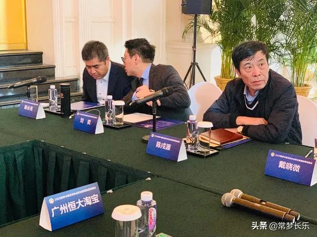 “恒大拿再多冠军有啥用?中国足球也上不去啊”!恒大在这时候出现是走了好运还是霉运?