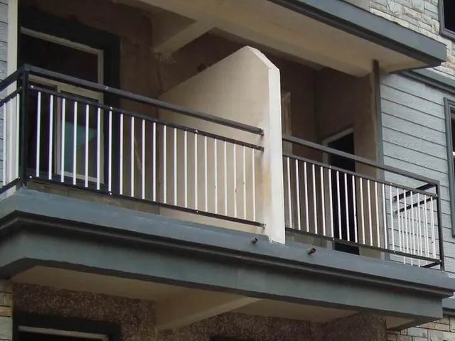 阳台护栏到底拆不拆?业内人士这样说