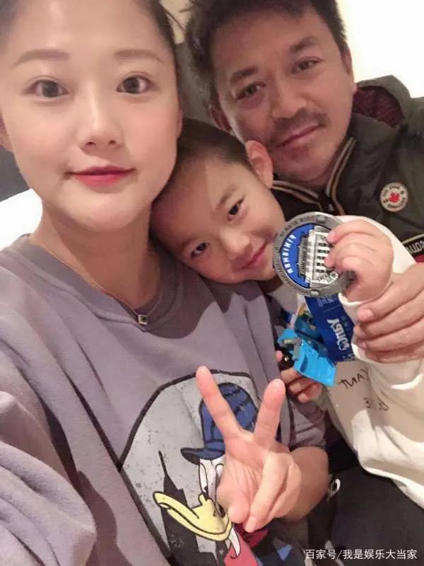 王学兵的现任妻子是第几任?之前的妻子都是为什么离婚的?