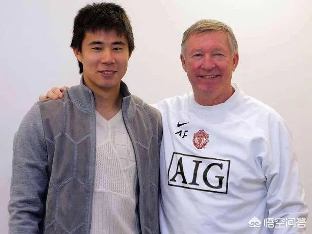 19岁被曼联350万英镑签下,曾是C罗队友,国足天才球员董方卓现状如何?