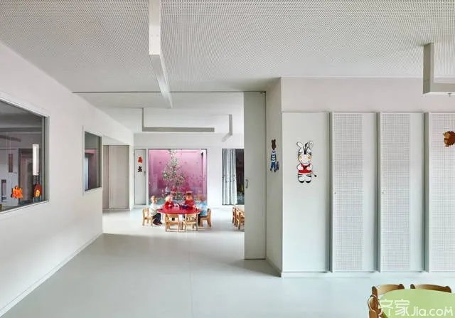 这个幼儿园设计，色调太大胆了！