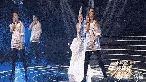 你知道哪些明星当众假唱被揭穿?