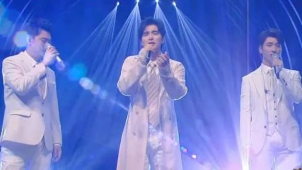 孙红雷主演《征服》的主题曲叫什么名字？