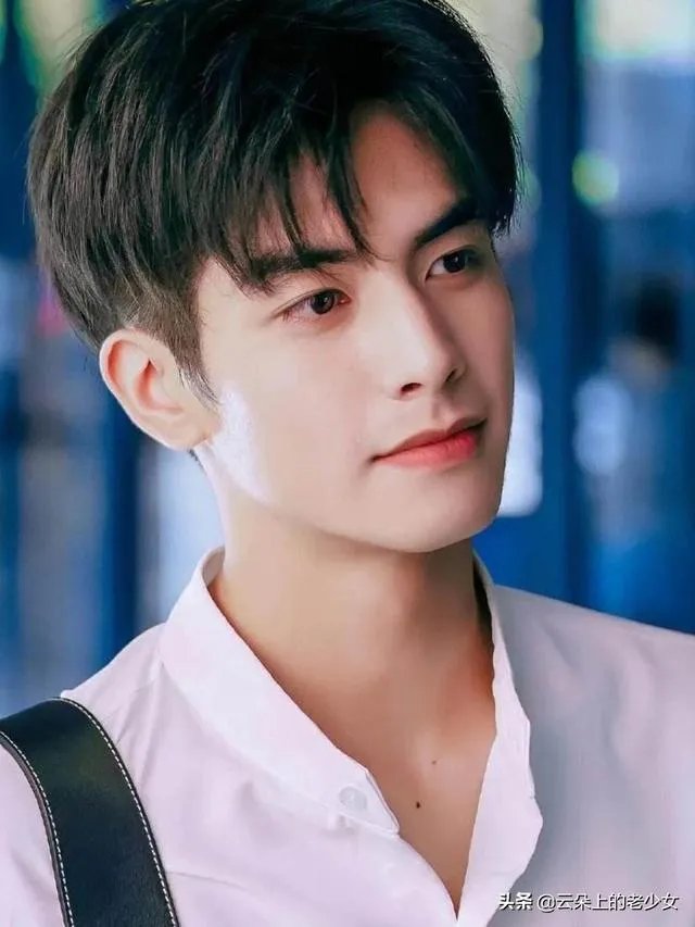 如何看待明星承认恋情的同时宣布分手?