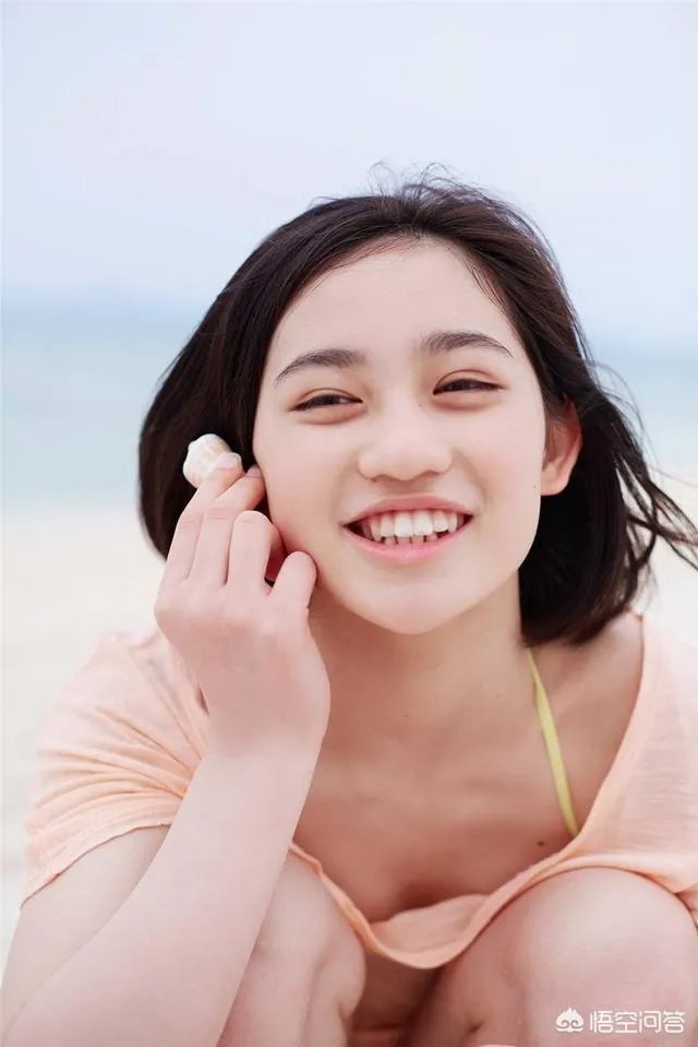上联是:脸胜芙蓉花解语,如何对下联?