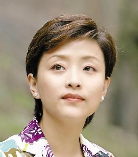 气质优雅的杨澜,她的脸在素颜照中是什么状态?