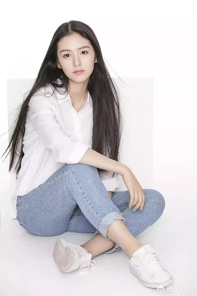 和董洁相比，新版冷清秋北影校花的颜值你觉得怎么样？