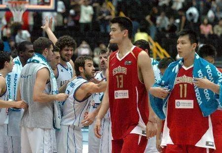 2000年悉尼奥运会中国男篮以一分险胜了哪个队