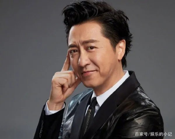 他是毁掉庾澄庆家庭的真凶,殴打伊能静,如今还是一个人生活,他是谁?