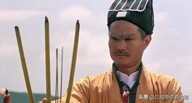 为什么电影里的僵尸都是穿着清朝官服?