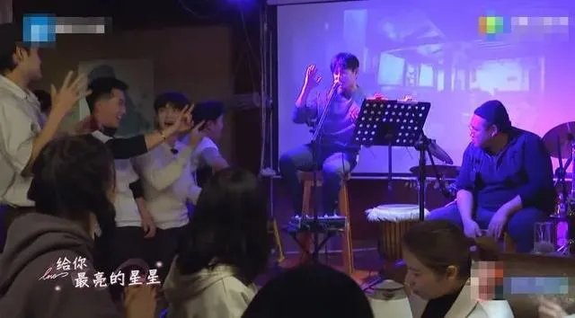 吴奇隆酒后情绪失控大哭，因为什么呢？