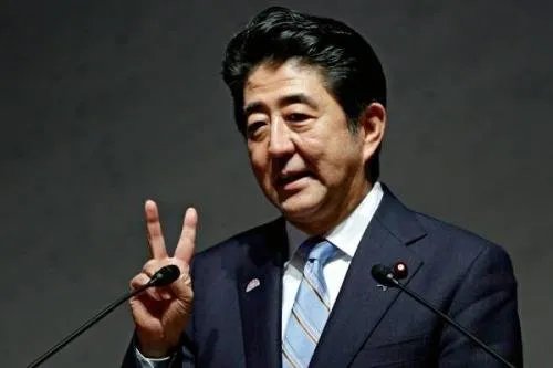 日本首相安倍晋三辞去首相一职是什么原因？