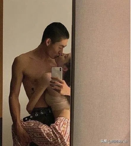 如何看待明星承认恋情的同时宣布分手?