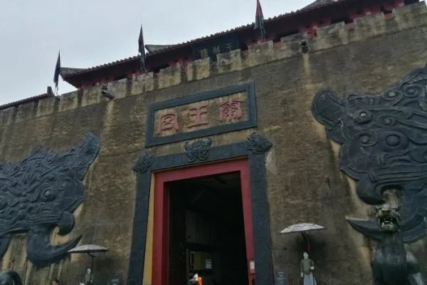 古代攻城时，为什么不攻击最薄弱之处的城门呢？