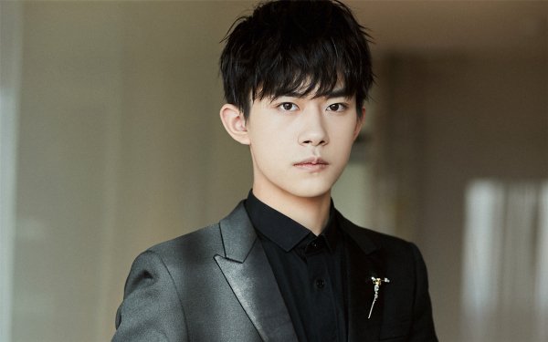 易烊千玺20岁生日撞上颁奖典礼,品牌方送上了什么惊喜?