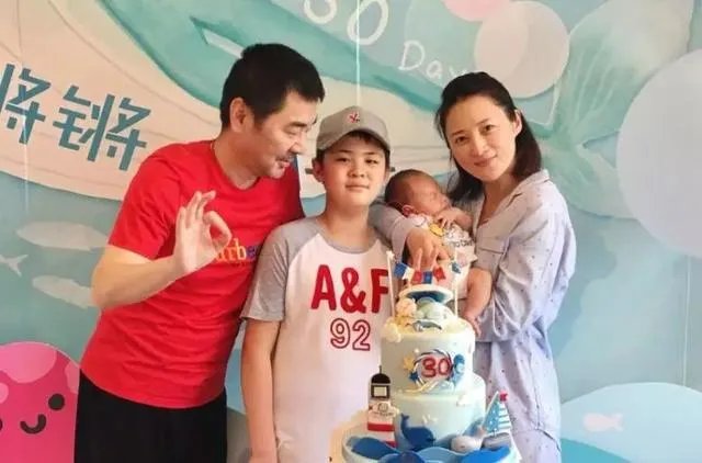 跟吴越相恋多年转身迎娶蒋勤勤的陈建斌,如今怎样?