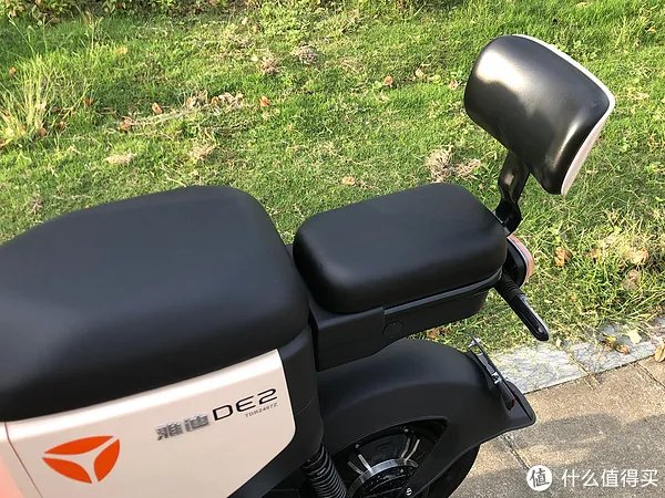 长续航+新配色!新国标下的明智之选,雅迪新款DE2电动自行车