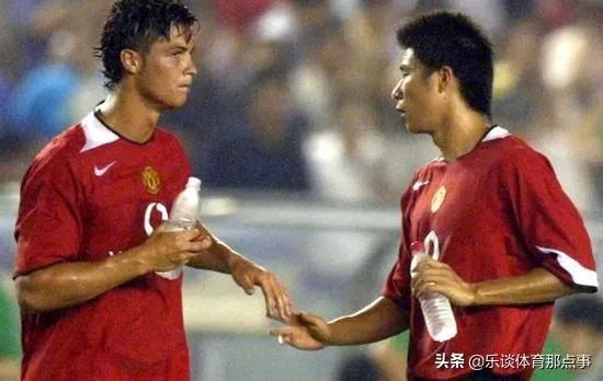 19岁被曼联350万英镑签下,曾是C罗队友,国足天才球员董方卓现状如何?