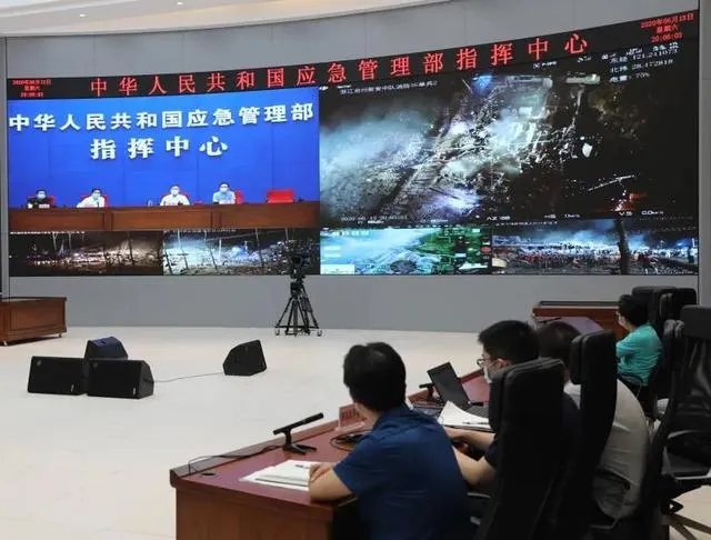 浙江一油罐车发生爆炸,已造成4人死亡50多人受伤,怎么回事?