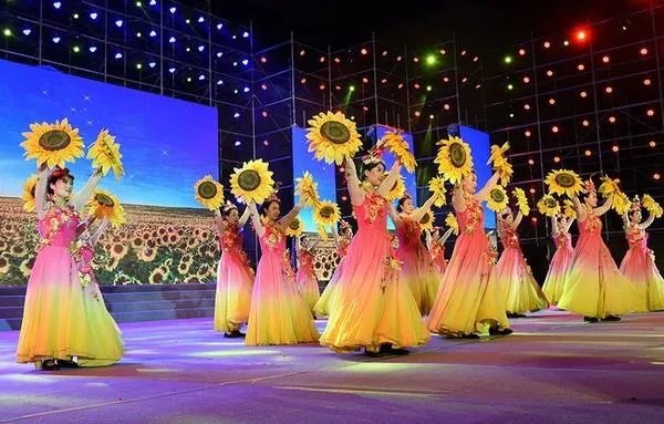 黑龙江春晚节目单!!!还有演员名字的名单!!!