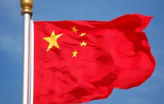 生在红旗下长在春风里下一句是什么？
