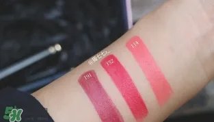 兰蔻菁纯唇膏114试色 兰蔻菁纯唇膏114试色图