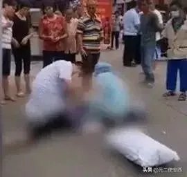 为什么佛山88岁老人被狗绊倒家属不追责?如何去理解这种做法?