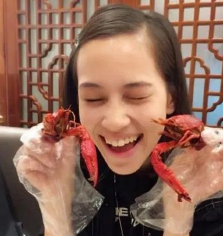 窦靖童亲吻女友人 其与水原希子深厚感情是真的吗?