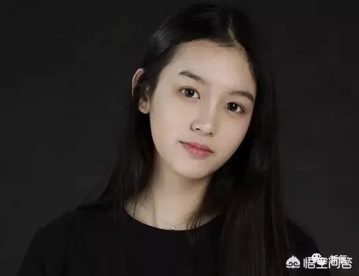 和董洁相比，新版冷清秋北影校花的颜值你觉得怎么样？
