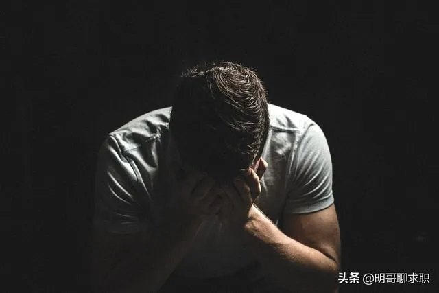 员工拒绝加班导致公司受损,被判赔偿公司1.8万。员工该怎么办?