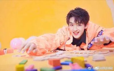如何看待何洛洛为使用盗版软件道歉这件事呢?