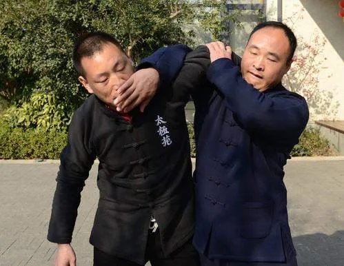 马云曾有一位保镖亲身为他挡子弹,这究竟是怎么回事?