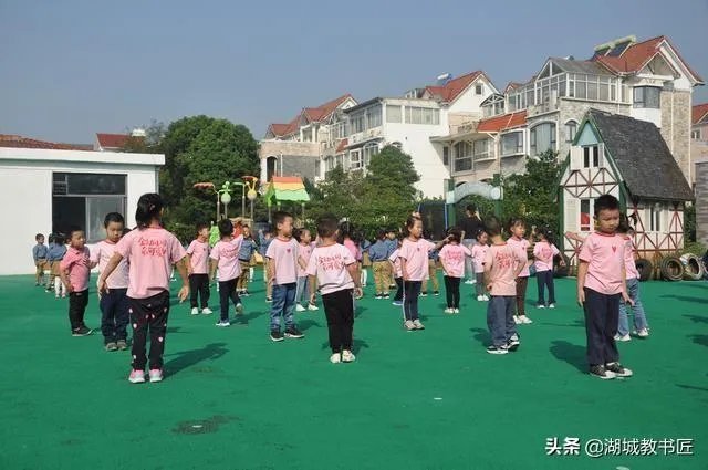 卫健委发布通知低风险地区校园内师生不需佩戴口罩,学校怎么做?