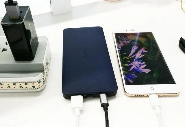 充电宝真的会伤手机电池吗?