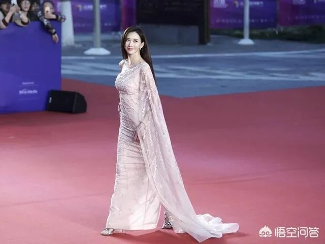 你见过在走红毯时，最拼的明星到底有多拼？