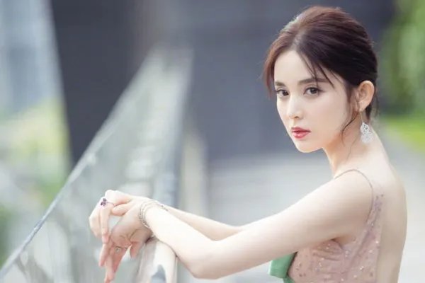 张翰怼娜扎粉丝，为什么娜扎不发声维护粉丝？