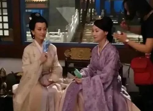 网友发现《上阳赋》里古代人穿运动鞋，你还知道哪些电视剧也有类似的穿帮？