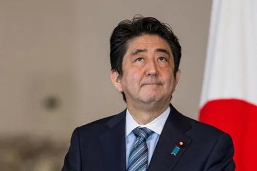 日本首相安倍晋三辞去首相一职是什么原因?