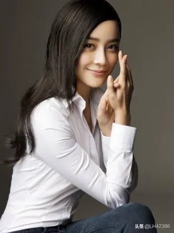 你怎么看袁姗姗徒手拎文物和她的道歉?