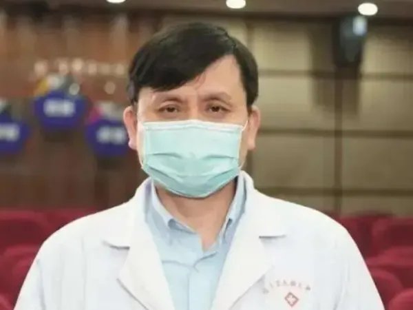 张文宏已接种新冠疫苗,是否有副作用?
