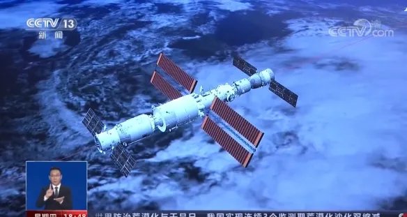 中国人首次进入自己的空间站！航天员向全国人民敬礼