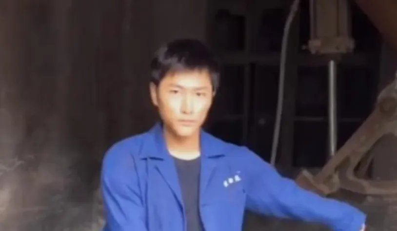 你如何看待朱梓骁曾在建筑工地打工一事?