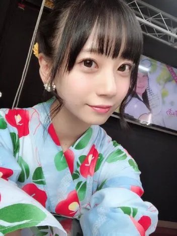 杨丞琳原来的男友是潘玮柏，难道她就喜欢小眼睛的男生吗？