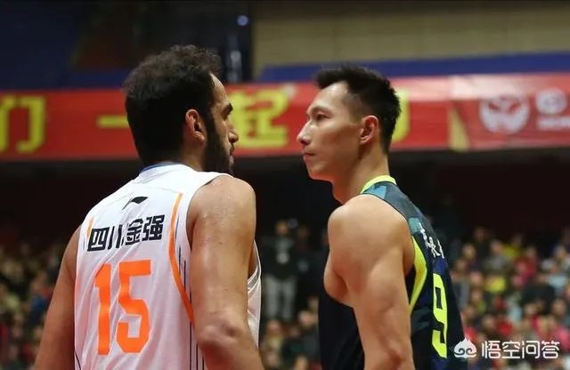 当年在天津世锦赛上,哈达迪为什么会做“摊手”动作侮辱易建联?当时发生了什么事?