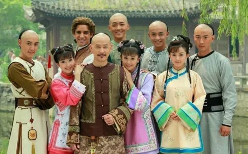 《还珠格格》第三部在拍摄的时候,很多演员都被换成新的演员,这到底是因为什么原因?