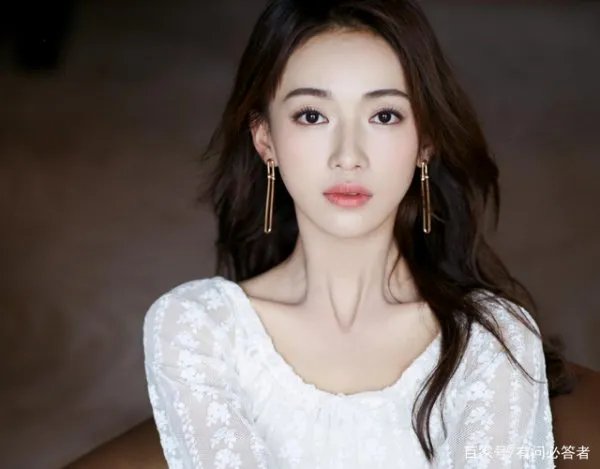 看到谭松韵,吴谨言是否因为拒演《锦衣之下》而感到后悔?